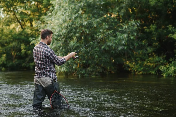 Fisherman Catches Trout River Summer — Stockfoto