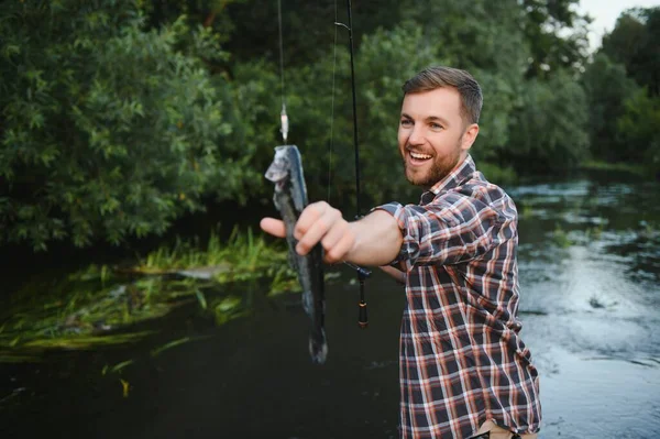 Mannelijke Hobby Klaar Vissen Ontspan Een Natuurlijke Omgeving Forel Aas — Stockfoto