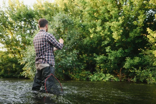 Passatempo Masculino Pronto Para Pesca Relaxe Ambiente Natural Isca Truta — Fotografia de Stock