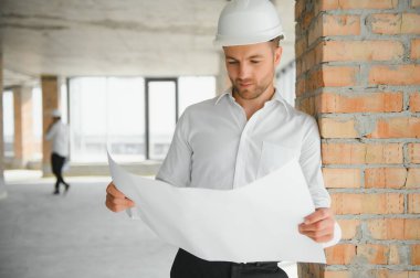 yakışıklı bir mühendis portresi