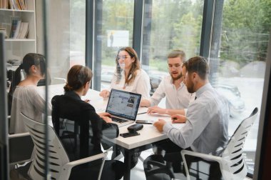 iş toplantısı gençlerin grup.