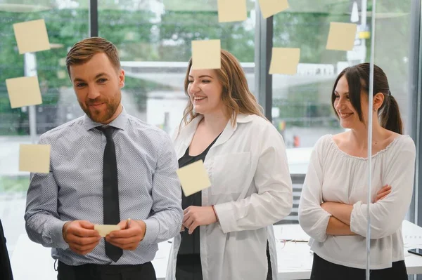 Uomini Affari Che Lavorano Progetto Ufficio — Foto Stock