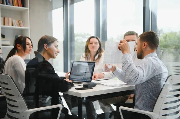 Business Team Aziendale Una Riunione Presso Ufficio Moderno Con Grandi — Foto Stock