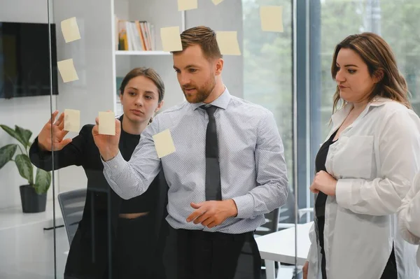 Business Team Aziendale Una Riunione Presso Ufficio Moderno Con Grandi — Foto Stock