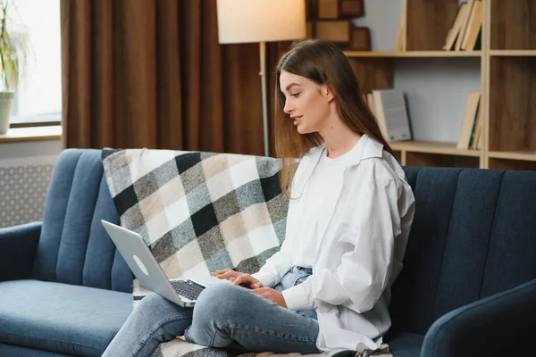 Woman Freelancer Working Laptop Home Sofa Working Girl Portrait — Foto Stock