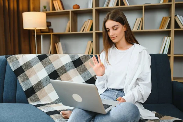 Woman Freelancer Working Laptop Home Sofa Working Girl Portrait — ストック写真