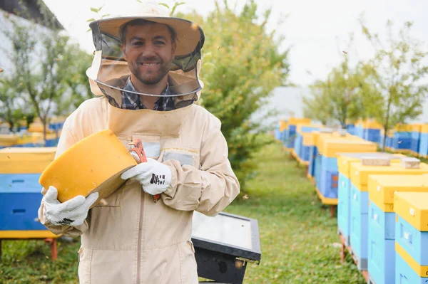 Bee Keeper Uniform Standing Apiary Holding Wax — Stockfoto