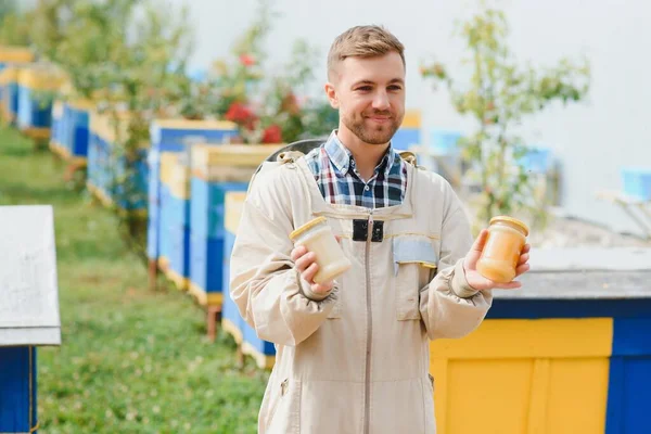 Imker Sammeln Honig Imkerkonzept — Stockfoto