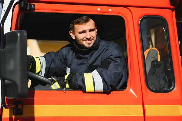 Pemadam Kebakaran Pada Roda Kendaraan Darurat Drive Tempat Kejadian Dan — Stok Foto