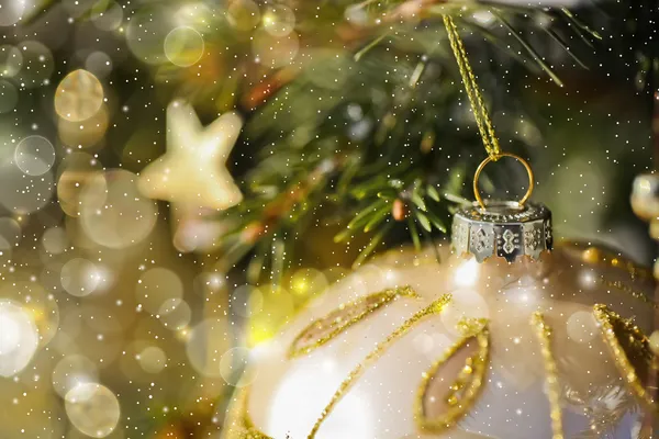 圣诞树上的圣诞装饰 — 图库照片