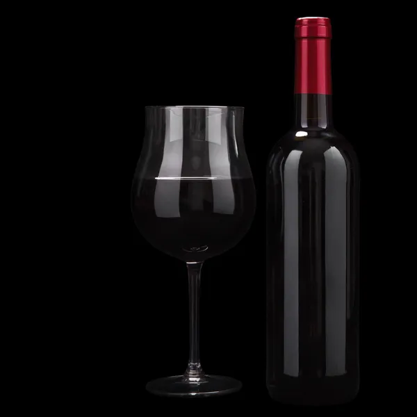 Rött vin isolerade på svart — Stockfoto