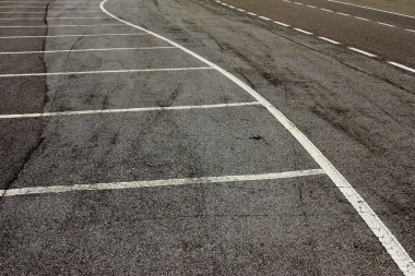 bir yolda Park işaretleri