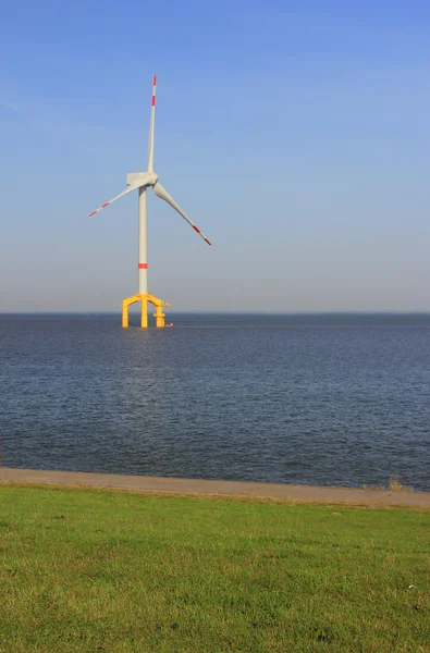 Kuzey Denizi'nde deniz Rüzgar enerji santrali — Stok fotoğraf