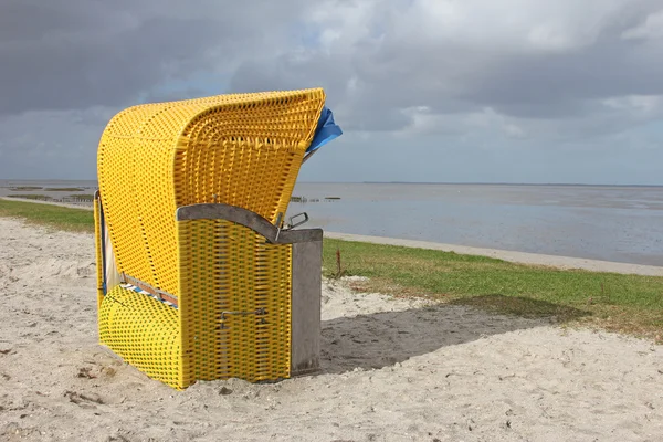 Yellow beach chair, North Sea — Stock Photo, Image