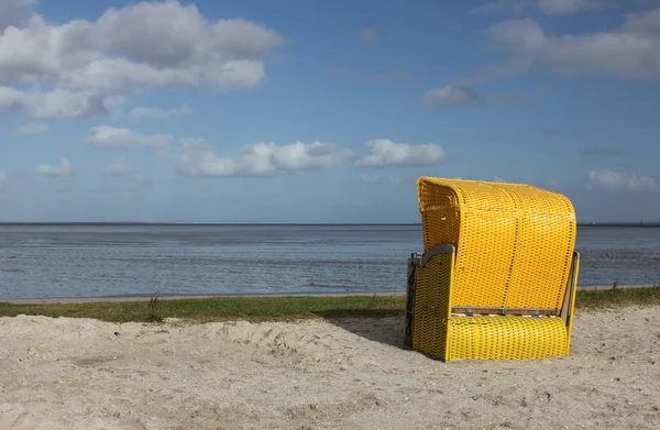 Yellow beach chair, North Sea — Stock Photo, Image