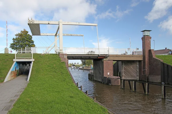 Puente basculante en Frisia Oriental, Alemania — Foto de Stock