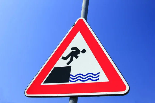Risco de cair na água — Fotografia de Stock