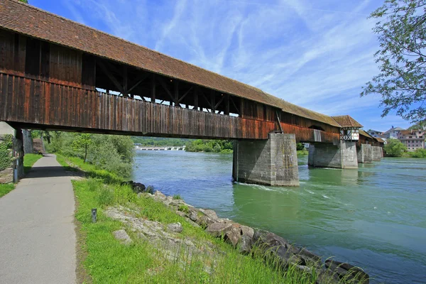 Historische Holzbrücke — Stockfoto
