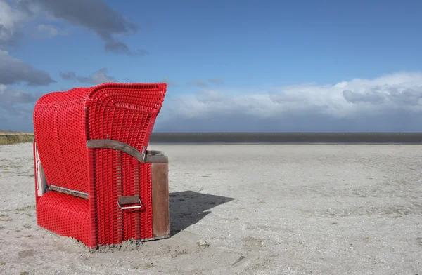 Sedia da spiaggia rossa — Foto Stock