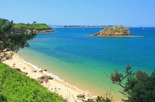 Playa e islas en la Bahía de Morlaix — Foto de Stock