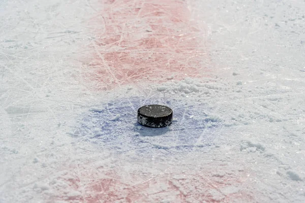 Limpe Ringue Hóquei Gelo Vazio Marcas Patins Migalhas Neve Superfície — Fotografia de Stock