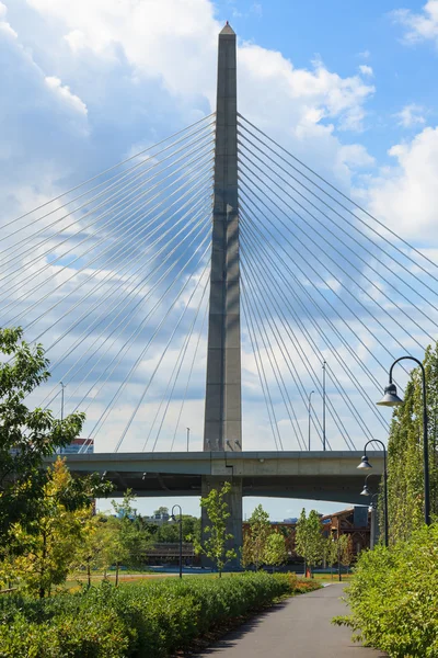Zakim bridge vom paul revere park in boston — Stockfoto