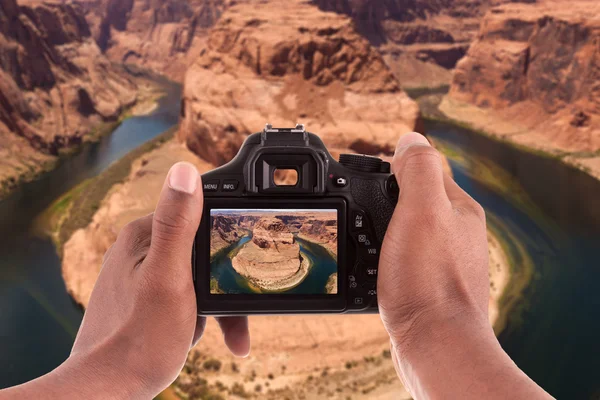 Photographer taking pictures of the Horseshoe bend — Stock Photo, Image