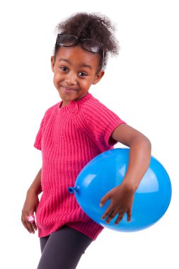 sevimli genç Afro-Amerikan kız mavi balon holding