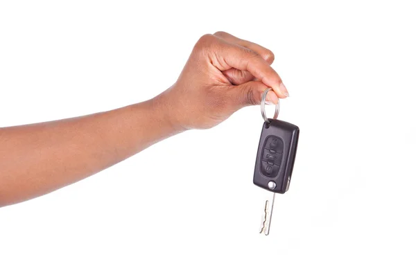 Afro-americano mão mulher segurando novo carro chave — Fotografia de Stock