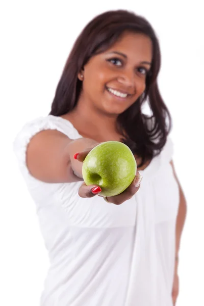 Młody szczęśliwy indyjski kobieta trzyma jabłko — Zdjęcie stockowe