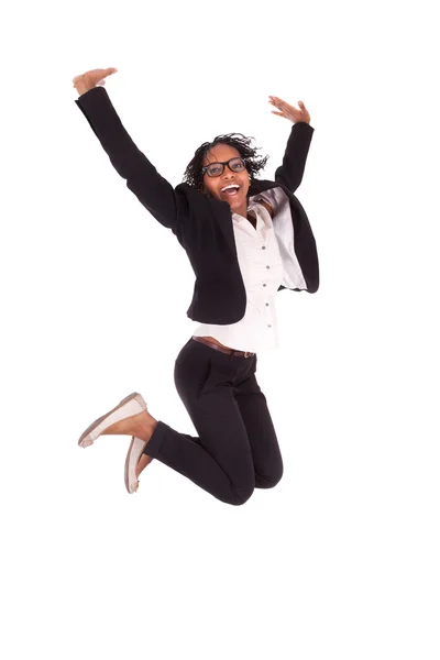 Jovem mulher de negócios afro-americana saltando, conceito de sucesso — Fotografia de Stock