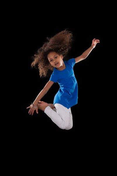 Retrato de jovem afro-americano menina saltando — Fotografia de Stock