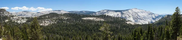 Panoramatický pohled z Yosemitského národního parku v Kalifornii — Stock fotografie