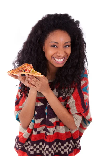 Jonge zwarte Afro-Amerikaanse tiener meisje eten een plakje pizz — Stockfoto