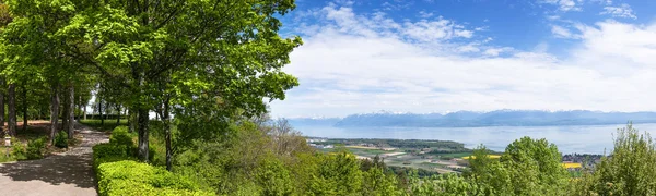 Vue panoramique du lac Leman depuis le parc Signal de Bougy — Photo