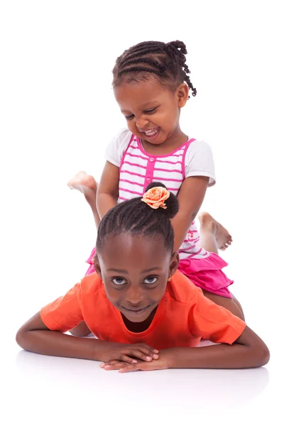 Schattige kleine Afrikaanse Amerikaanse meisje - zwarte kinderen — Stockfoto