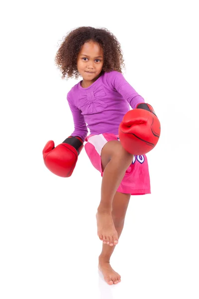彼女の膝を使用して小さなムエタイ ボクシング女の子 — ストック写真