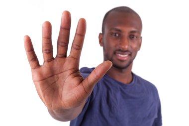 Afrikalı Amerikalı genç adam onun el palm