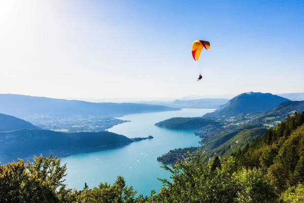 Widok na jezioro annecy z col du forclaz — Zdjęcie stockowe