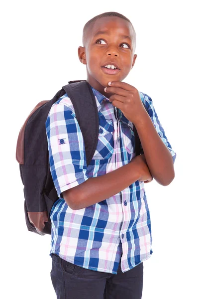 Афроамериканский школьник смотрит вверх - чернокожие люди — стоковое фото