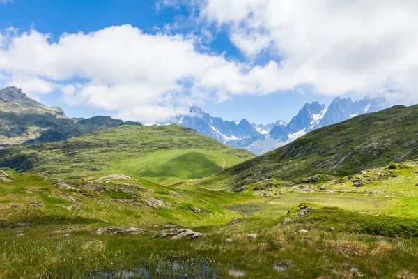 Ein schöner Blick auf die französischen Alpen — Stockfoto