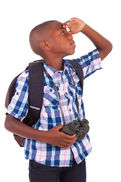 Niño de escuela afroamericano sosteniendo prismáticos - gente negra — Foto de Stock