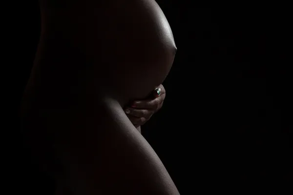 Silhouette de corps de femme afro-américaine enceinte - personnes noires — Photo