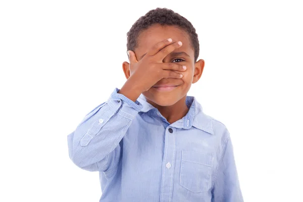 Niño afroamericano ocultando ojos - Gente negra —  Fotos de Stock