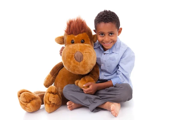 Niño afroamericano sosteniendo una felpa - pueblo negro —  Fotos de Stock