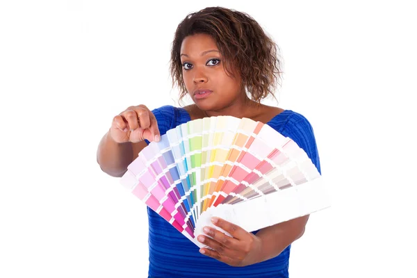 Africká americká žena držící barevnou paletu - černí lidé — Stock fotografie
