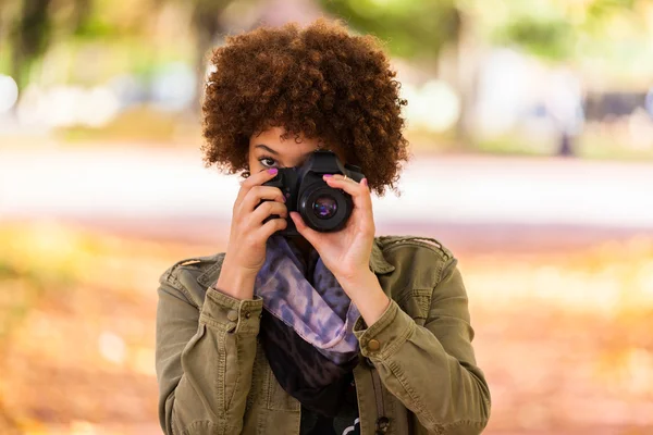 아름 다운 아프리카계 미국인 젊은 할의가 야외 초상화 — 스톡 사진
