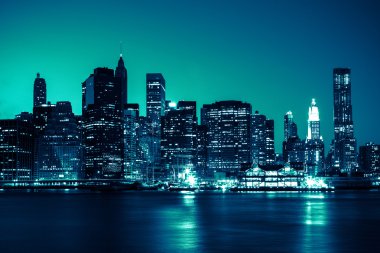 New York - Manhattan siluetinin manzarasına gece