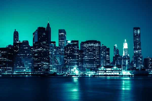 Nueva York - Vista panorámica de Manhattan Skyline por la noche —  Fotos de Stock