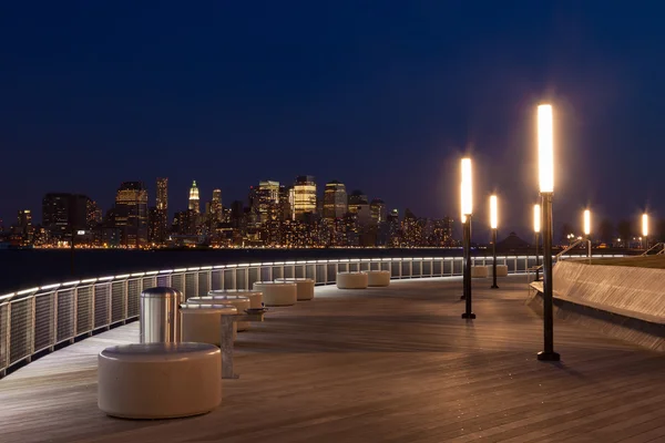 New York - Manhattan skyline weergave door nacht van Hoboken waterfr — Stockfoto